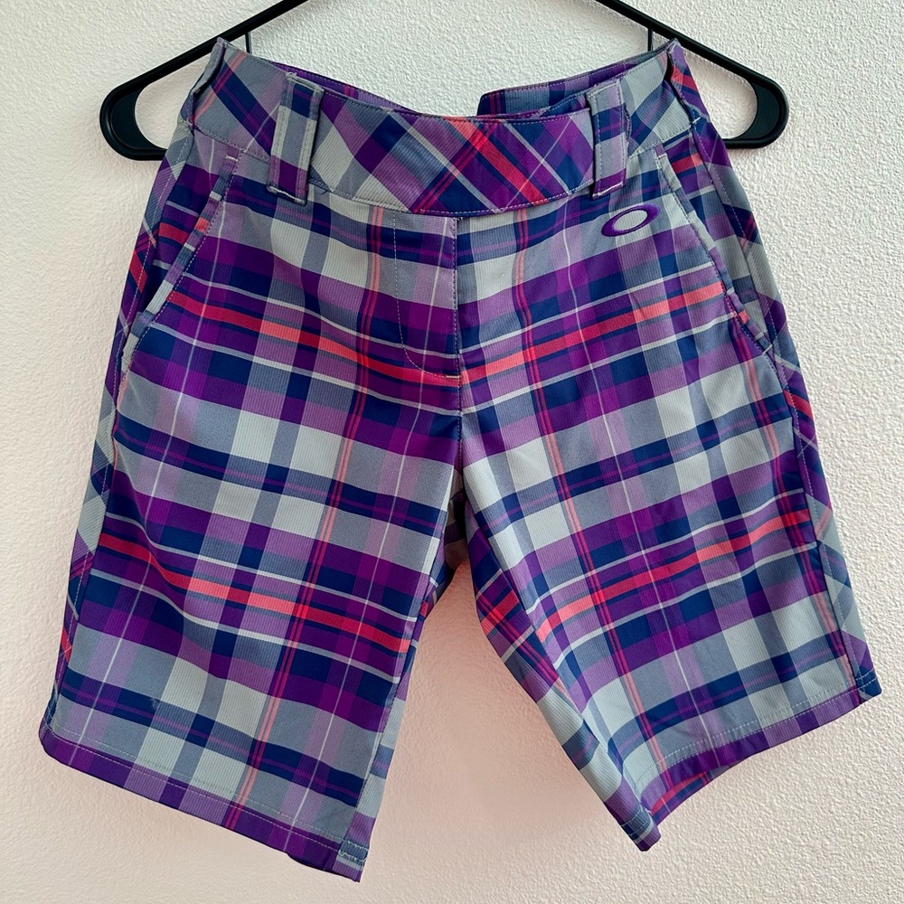 Oakley women’s plaid Bermuda golf shorts